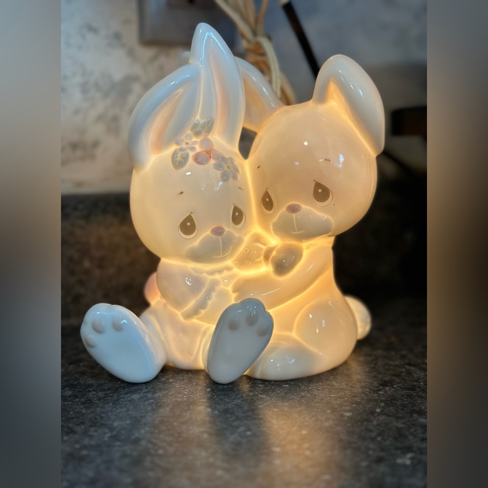 Vintage Precious Moments “Some Bunny Cares” Porcelain Bunnies Night Light 1993